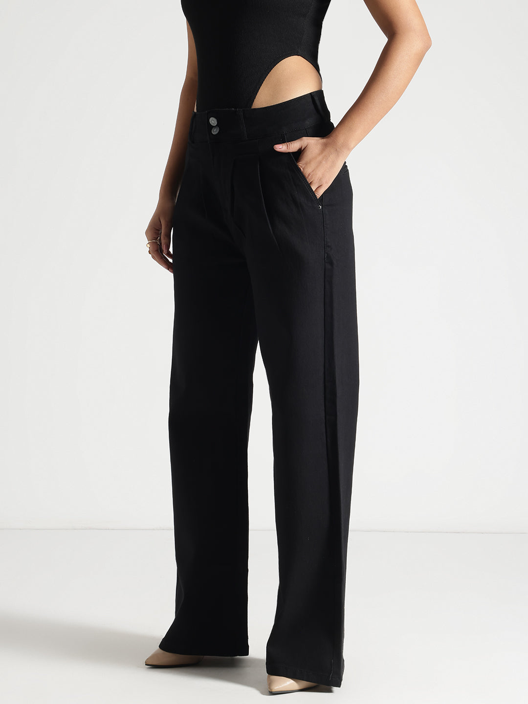 Black Wide-Leg Pleated Jeans