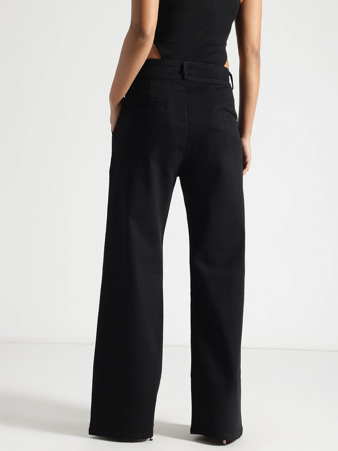 Black Wide-Leg Pleated Jeans